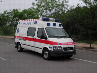 额尔古纳市救护车护送